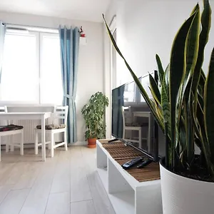 https://airport-residence-blue.warsawhotelspoland.com